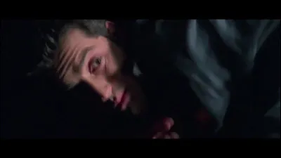 Que dit Émilien quand un des braqueurs le surprend lors de son plan et qu'un des braqueurs lui dit : ''Qu'est-ce que tu fous là toi ?''