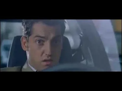 Lors d'un accident lors de son permis de conduire, Émilien fonce tout droit vers...