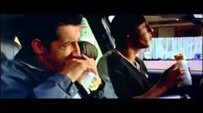 Daniel a mangé quoi, alors que c'est une spécialité de la mère d'Émilien ? Et Émilien dit à Daniel ''C'était le mien''.