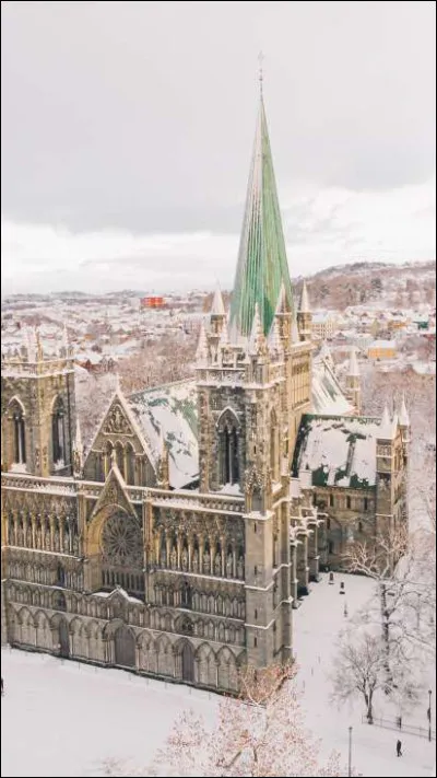 Dans quel pays se trouve cette cathédrale ?