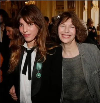 À la ville comme à la scène, qui sont ces deux comédiennes et chanteuses françaises ?