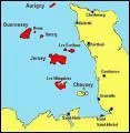 Parmi les les anglo-normandes, Jersey est celle qui est situe le plus :