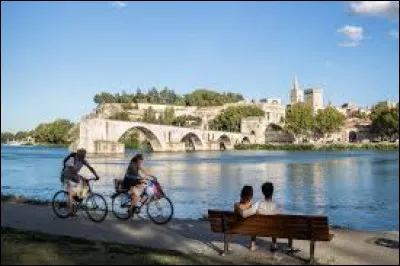 Je pourrais vous chanter cette chanson bien connue ; mais je vais m'abstenir.