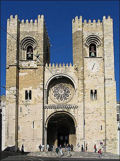 Dans quel pays verrez-vous cette cathédrale, édifiée à partir de 1147 et très éprouvée par les tremblements de terre ?