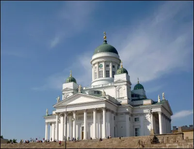 Dans quel pays d'Europe dois-je me rendre pour voir cette cathédrale ?