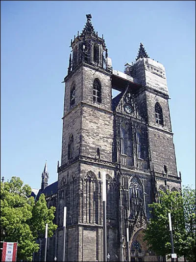 Dans quel pays verrez-vous cette grande cathédrale construite en style gothique à partir du début du XIIIe siècle ?