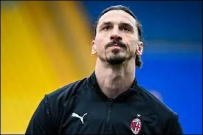 Zlatan Ibrahimović joue-t-il dans l'équipe AC Milan en 2021 ?