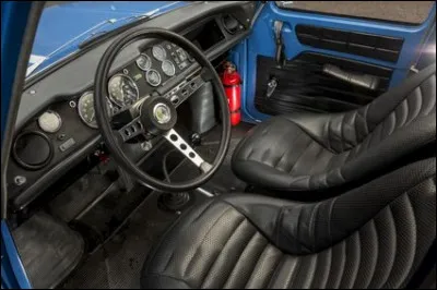 Siège baquet, extincteur, pas de doute, il va y avoir du sport. Quelle est cette instrumentation ?