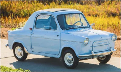 Cette auto est une ACMA Lambretta 400.