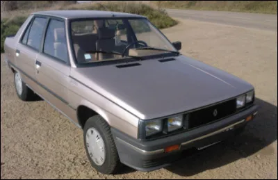 Cette auto est une Renault R11.