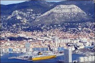 On peut y voir le grand musée national de la Marine !