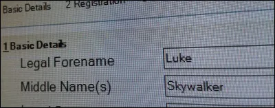 A-t-il ou a-t-elle un deuxième prénom ?