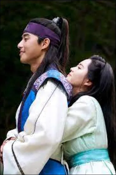 Comment Chien-Oiseau rend-il la chaussure à Ah Ro, saoule, lorsqu'ils se rencontrent dans la rue ?