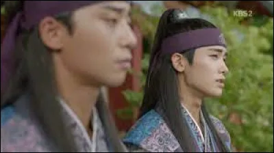 Quel est le lien de parenté entre Chien-Oiseau et le Roi ?