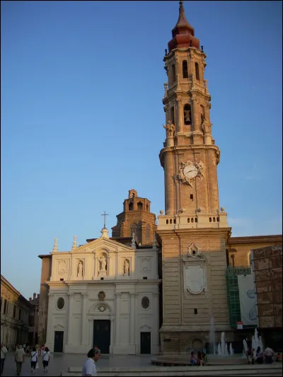 C'est en Espagne qu'il faut aller pour voir cette cathédrale, à l'architecture romane, gothique et mudéjare :