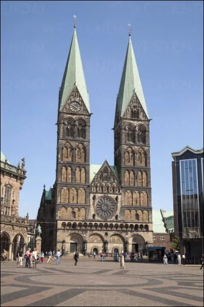 Il s'agit de la cathédrale de Brême, en Allemagne :