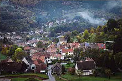 Commune du parc naturel régional des Vosges, Breitenbach-Haut-Rhin se situe dans le département ...