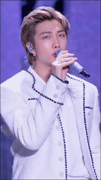 Qui est le leader du groupe ?