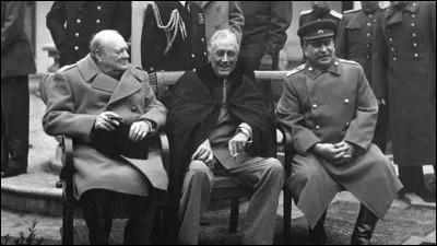 Quel est le nom de cette conférence diplomatique qui eut lieu en 1945 et dont le but était d'adopter une stratégie commune de sortie de la seconde guerre mondiale ?