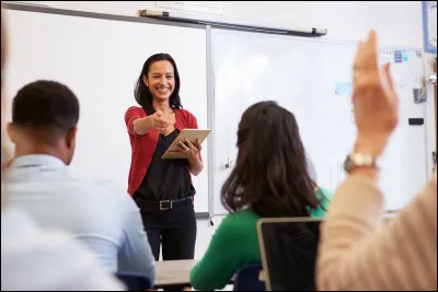 J'encadre des groupes pour leur permettre d'atteindre leurs objectifs professionnels. Qui suis-je ?