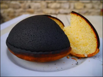 Une petite gourmandise ? Oui, après avoir répondu à la question suivante ! Quel fromage entre dans la composition traditionnelle de cette pâtisserie, spécialité du Poitou, le tourteau fromager ?