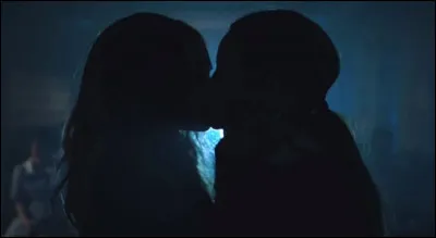 Qui na-t-elle jamais embrassé ?