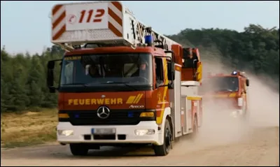 Pourquoi les pompiers sont-ils intervenus dans cette sc&egrave;ne du film "Le Club des crocodiles" ?