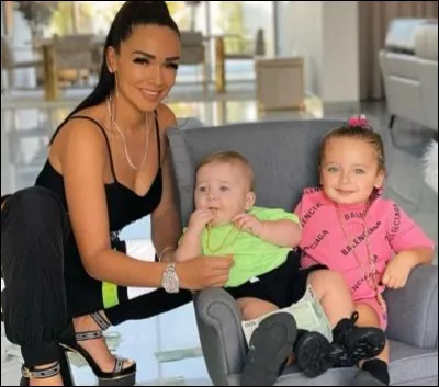 Comment se prénomment le neveu et la nièce de Eva Queen ?