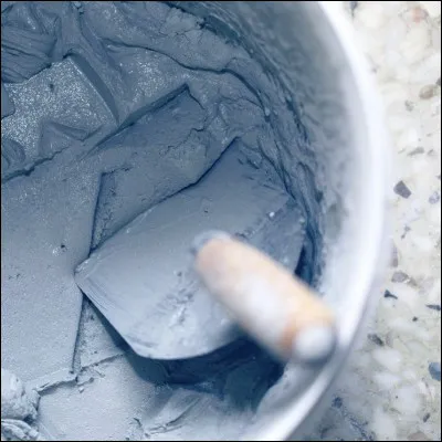 Quel minerai, dont les cristaux &eacute;taient utilis&eacute;s dans l�Antiquit&eacute; &agrave; la place du verre pour faire des vitres, est l�&eacute;l&eacute;ment de base du pl&acirc;tre ?