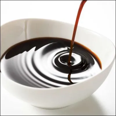 Quelle sauce britannique aigre-douce est &agrave; base de m&eacute;lasse et d�anchois ?