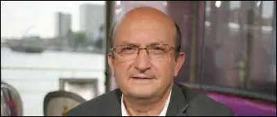 Né à Rochefort, Pierre Salviac a commenté beaucoup de matchs de rugby avec un ancien pratiquant de ce sport. Quel est son nom ?