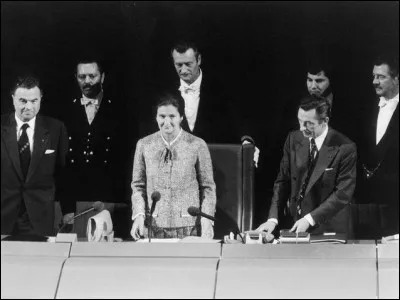 Simone Veil est la première personne à :