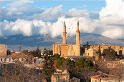 Quel est le nom de l'île dont la capitale est Nicosie ?