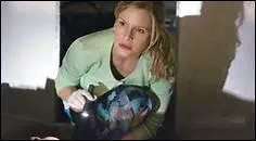 Qu'emporte-t-elle toujours avec elle, mme sur les lieux du crime ?