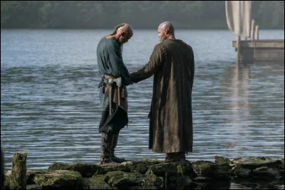Comment réagit d'abord Floki lorsque Ragnar lui dit qu'il l'aime ?