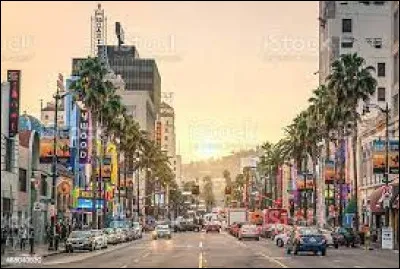 Quartier célèbre de Los Angeles, réputé grâce au cinéma, il s'agit...