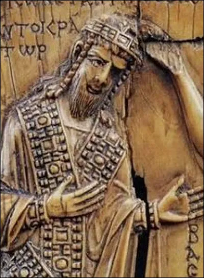 Dans quel ancien empire les princes et princesses pouvaient-ils recevoir le surnom de porphyrogénète ?