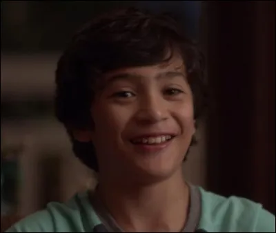 Comment s'appelle le frère de cette fille ?