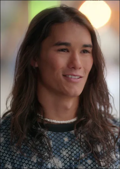 Quand Alex prend l'air à l'épisode 4, il rencontre un autre fantôme. Comment s'appelle-t-il ?