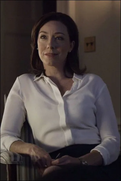 Molly Parker était Rabbi Ari dans "Six Feet Under" et Alma Garret dans "Deadwood" ; depuis, on l'a vue dans ...