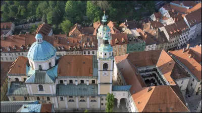 Vous devrez aller en Slovénie, à Ljubljana, pour voir cette cathédrale :