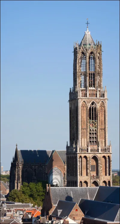 Il vous faut aller aux Pays-Bas, à Utrecht, pour voir cette cathédrale :