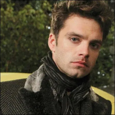 Quel est le nom du chapelier fou à Storybrooke ?