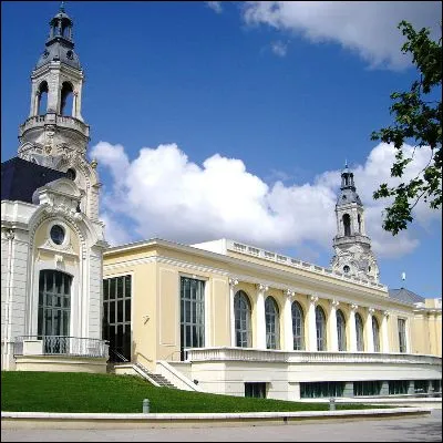 Quelle ville de Nouvelle-Aquitaine, qui abrite le Palais Beaumont, est la capitale du B&eacute;arn depuis 1464 ?
