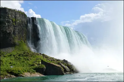 Quelle est la hauteur des chutes du Niagara ?
