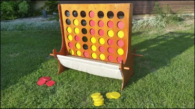 Tu viens de perdre contre ta mère au jeu ''Puissance 4'', elle te propose une revanche.