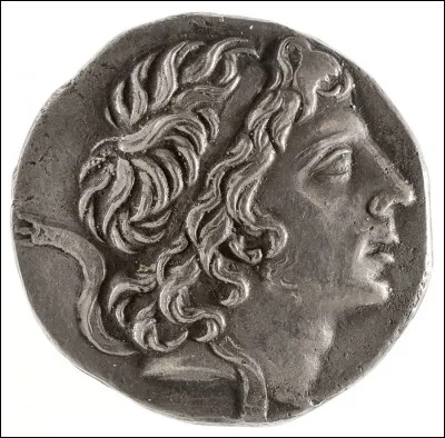 Roi du Pont, au début du 1er siècle avant J-C, il tente de renverser la domination romaine en Asie et en Grèce ; il tient longtemps tête à Rome avant d'être vaincu au terme de plusieurs guerres dans lesquelles il affronte Sylla, Lucullus puis Pompée. Il se suicide en 63, pour ne pas être livré aux Romains. C'est ...