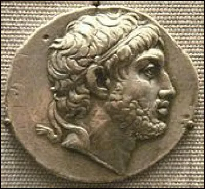 Roi de Macédoine au début du IIe siècle avant J-C, il s'engage dans un affrontement avec Rome ; sa défaite à Cynoscéphales en 197, à l'issue de la deuxième guerre macédonienne, signe le déclin du royaume de Macédoine. Il conclut la paix et se comporte en allié de Rome à la fin de son règne. Il s'agit de ...
