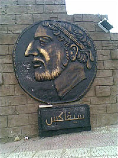 Roi de Numidie à la fin du IIIe siècle avant J-C, il est vaincu et capturé en 203, après sa défaite à la bataille des Grandes Plaines à Utique ; vaincu, il est envoyé comme prisonnier à Rome où il meurt en 203 ou 202. C'est ...