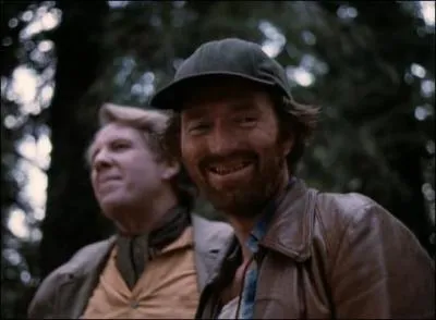 Comment se fait surnomm l'acolyte de Jerry, le redneck :